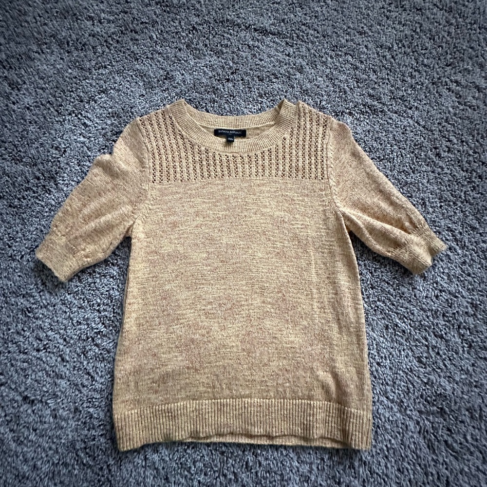 BR short sleeved sweater top